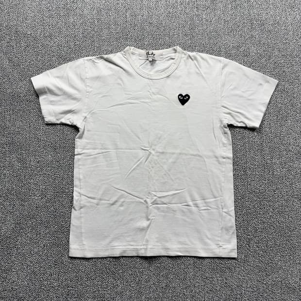 꼼데 가르송 플레이 하트 와펜 반팔티