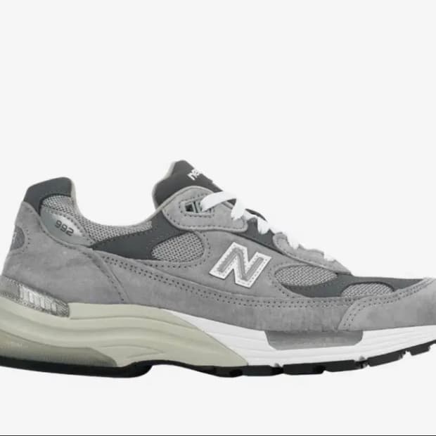 뉴발란스 992 메이드 인 USA 그레이 M992GR