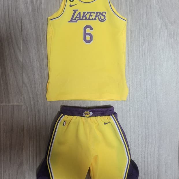 Lebron James 1/6 'LA Lakers Away Jersey'