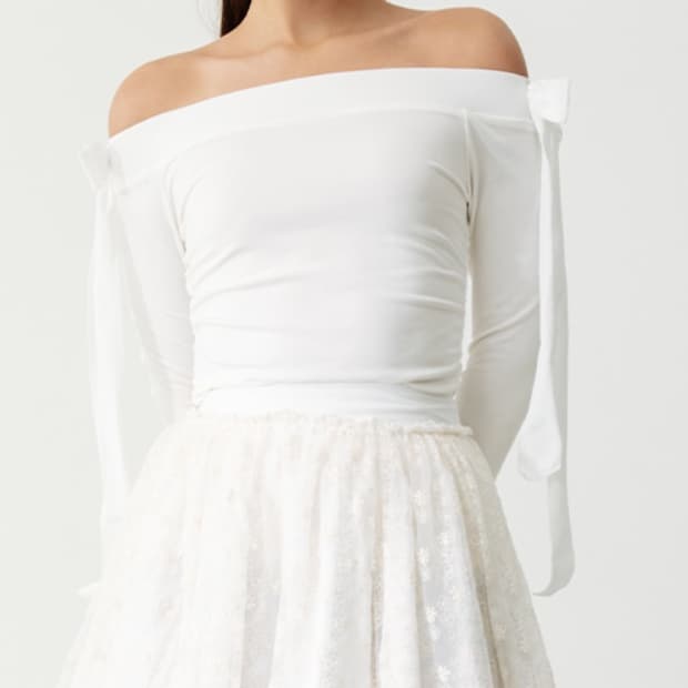 더티스 벨벳 리본 오프숄더 티셔츠 긴팔티