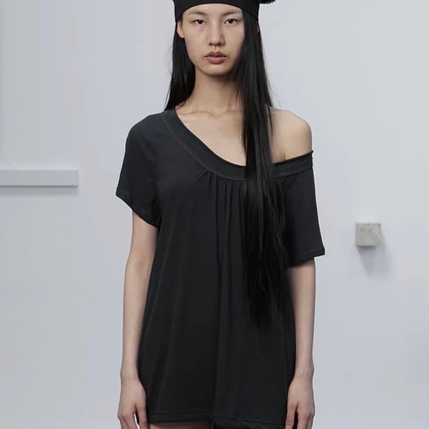 세릭 ROUND DRAWSTRING HEM TOP