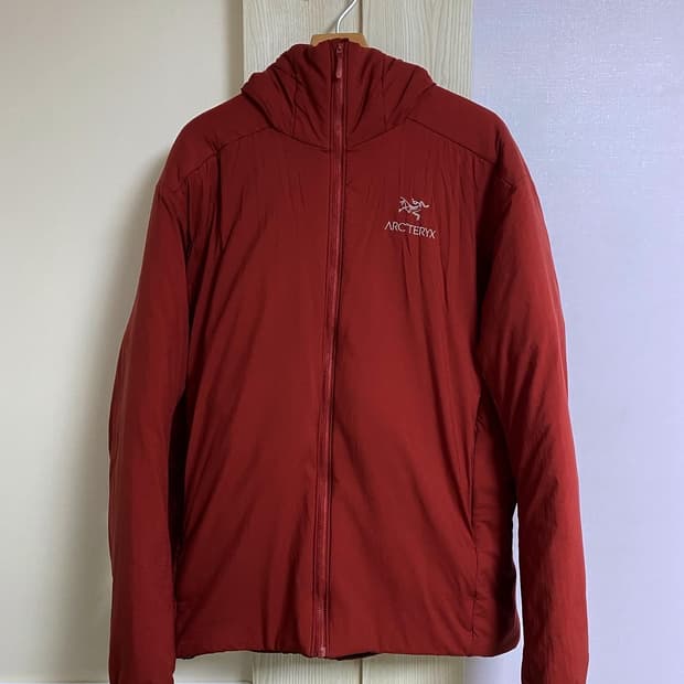 아크테릭스 아톰 AR 후디 보르도