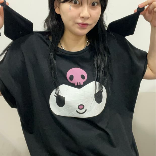 Sanrio Kuromi 산리오 쿠로미 빅 프린팅 입체 뿔 루즈핏 반팔티