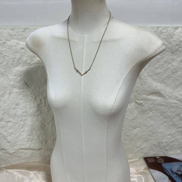 빈티지 envious 해머링 V 랩 디자인 목걸이