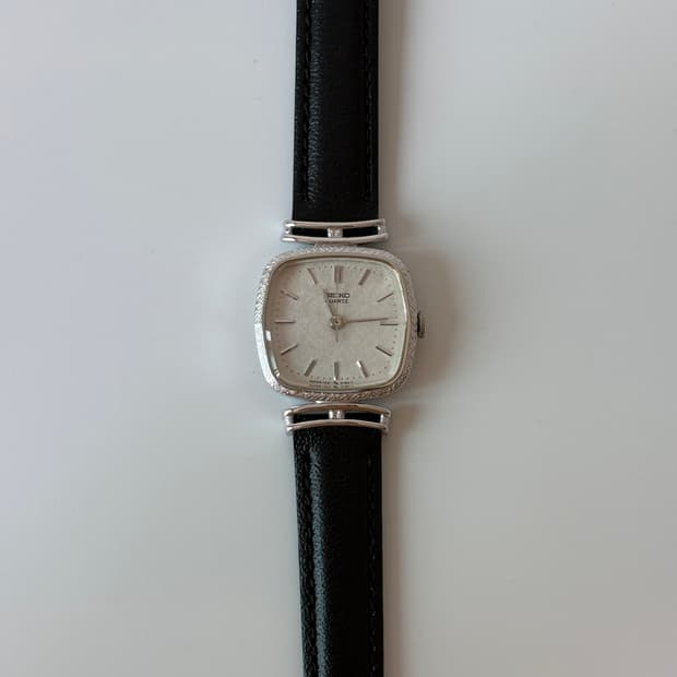 1980s Texture Bezel Square Ladies Quartz