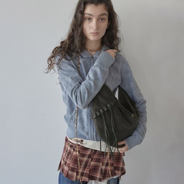 스컬프터 페이크 스웨이드 스트링 체인 호보 숄더백 카키 새상품