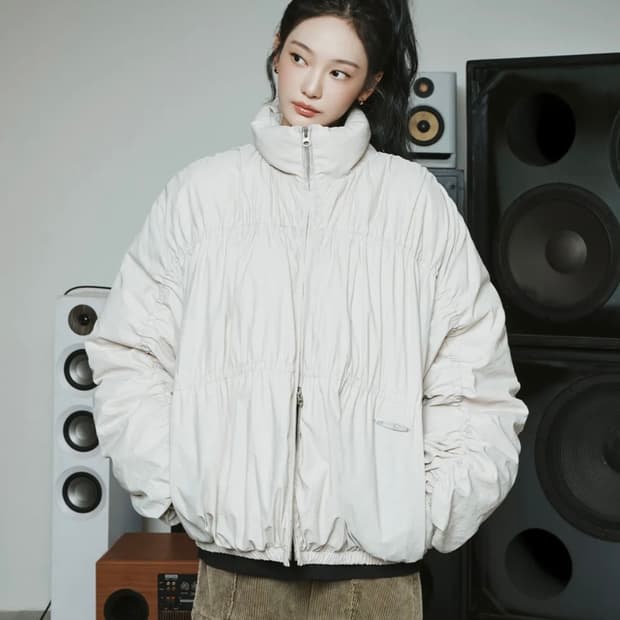 마뗑킴 HIGH NECK SHIRRING DOWN JUMPER