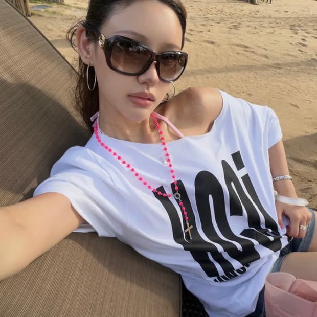 QUEEN ONE-SHOULDER T-SHIRT(WHITE)