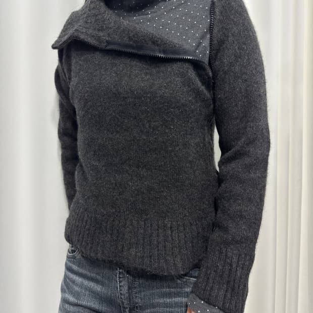 twoway zipper detail wool knit top