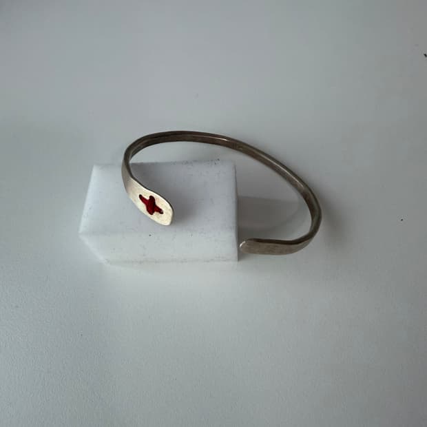 MA+ 레드 스티치 뱅글 팔찌