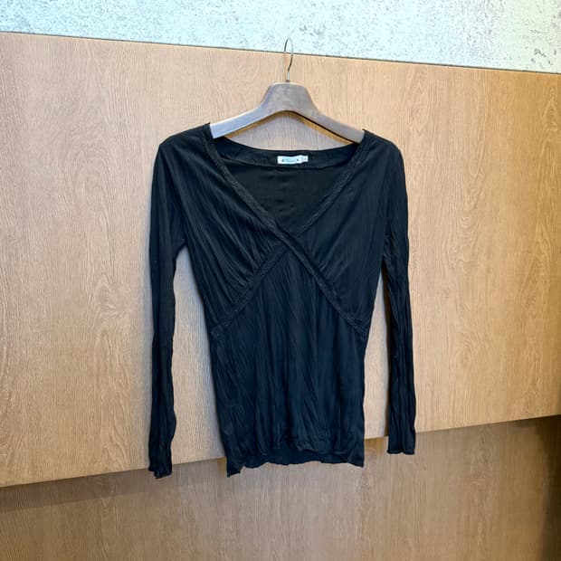 빈티지 롱슬리브 티셔츠 레이스 트리밍 디테일 슬림핏 블랙