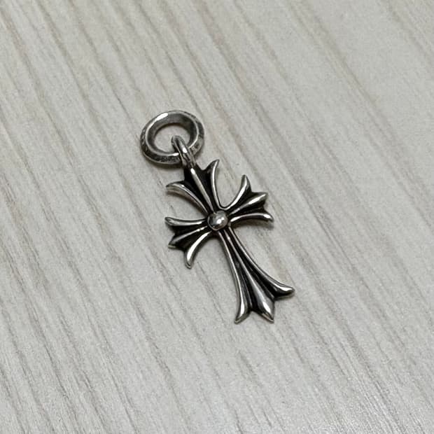 크롬하츠 타이니 크로스 펜던트