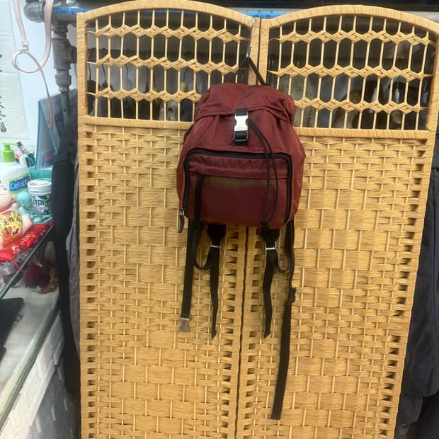 정품 프라다 포코노 몽탕 백팩 팝니다