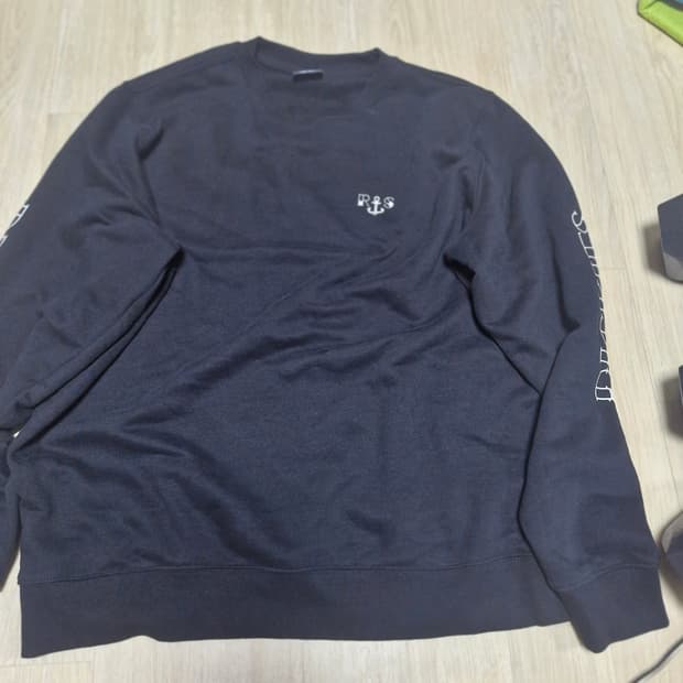 디키즈 로니 샌드발 플리스 풀오버 크루넥 스케이트 라인 l