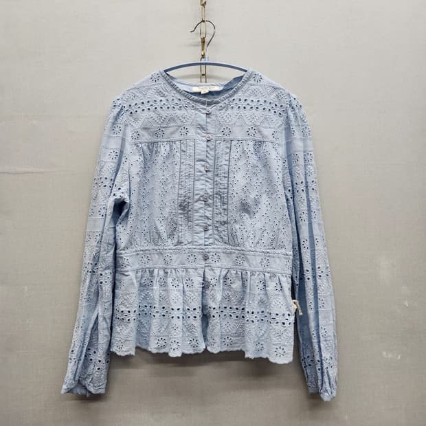 써스데이아일랜드 아일렛 펀칭 자수 블라우스 M(M)