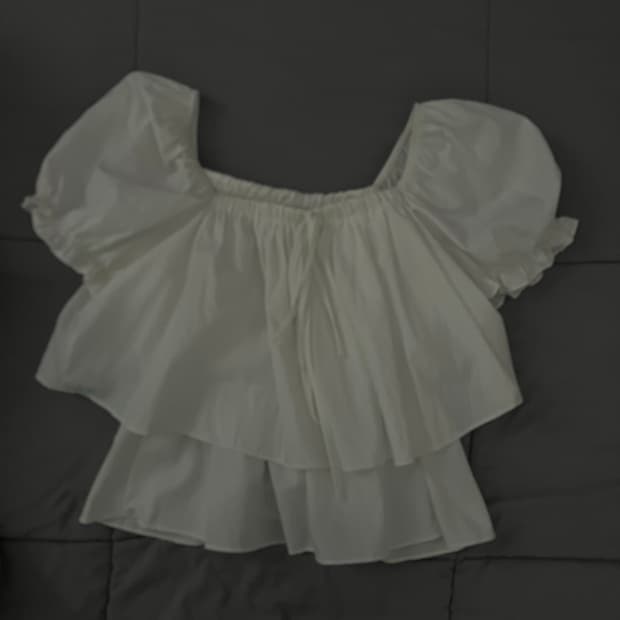 화이트 블라우스