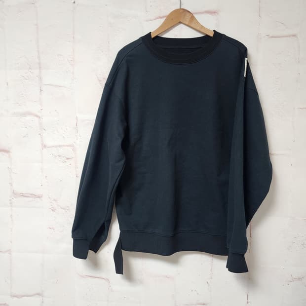 시스템옴므 블랙 맨투맨 티셔츠