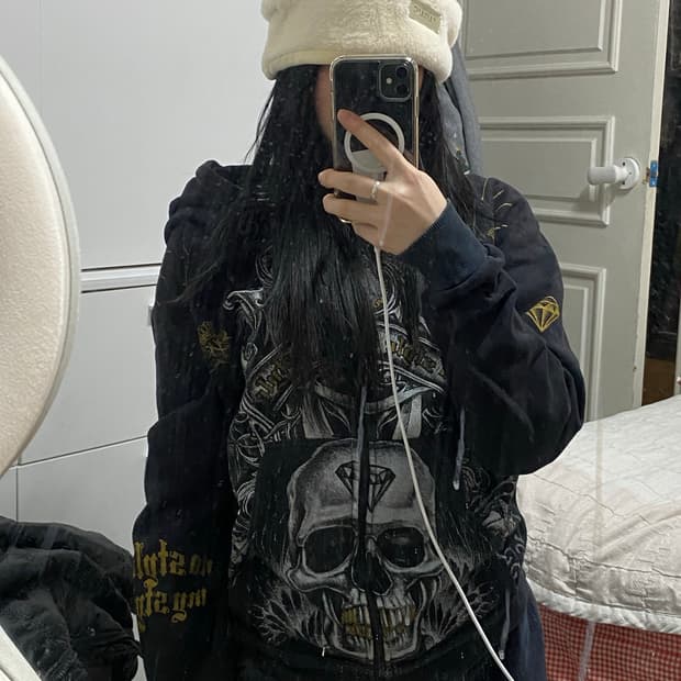 Minute mirth 후드집업