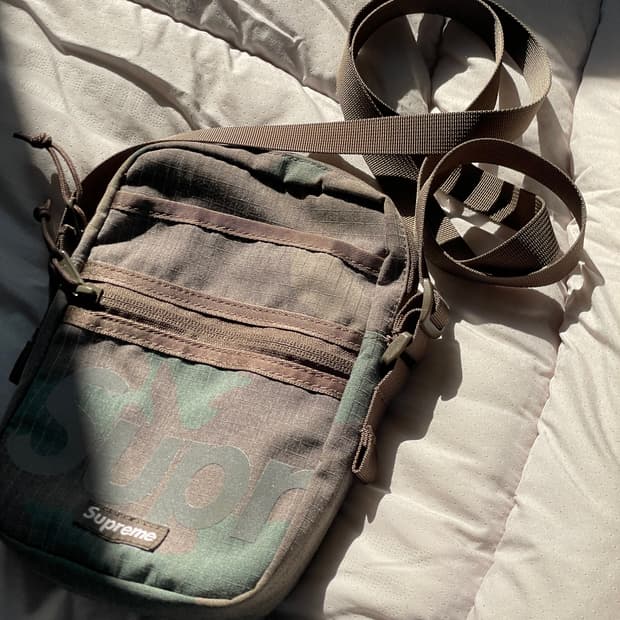 24ss 슈프림 숄더백 우드랜드