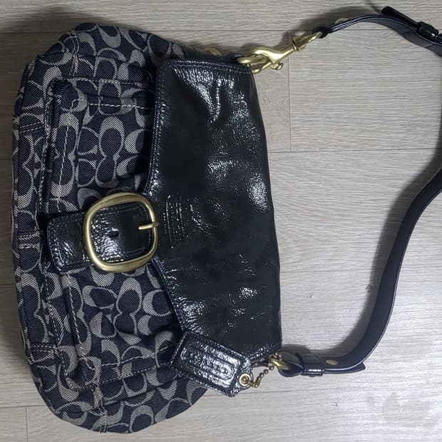 코치 시그니처 숄더백 데님