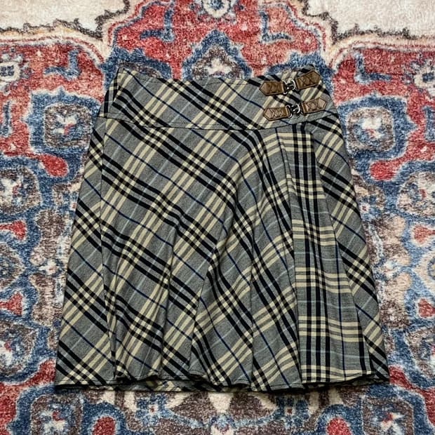 버버리 체크 사이드 버클 스커트