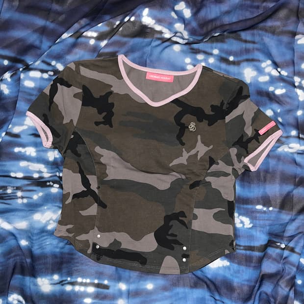 ORDINARY HOLIDAY Camo Ringer T-shirt