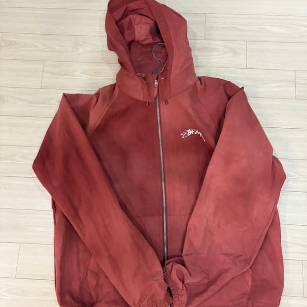 스투시 웨이브 다이 비치 쉘 자켓 마룬