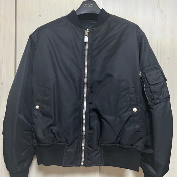 지방시 봄버 ma-1 백로고 48사이즈