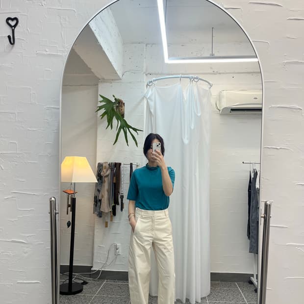 터쿠아즈 프릴 넥 티셔츠