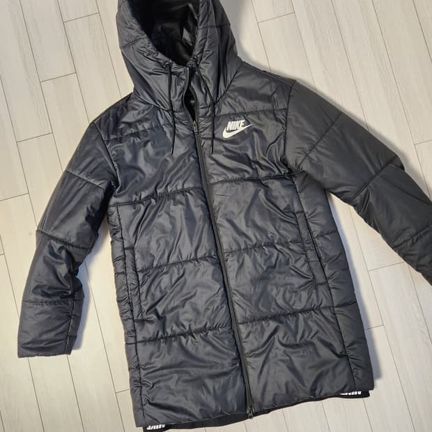 나이키 써마핏 신세틱필 롱패딩 남성m~L 여성xl

남자가 입어도 상관없