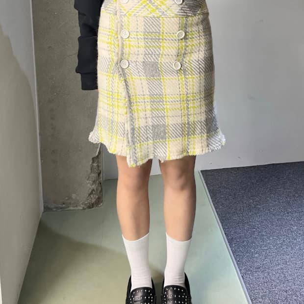 꾸레쥬 체크 랩 스커트