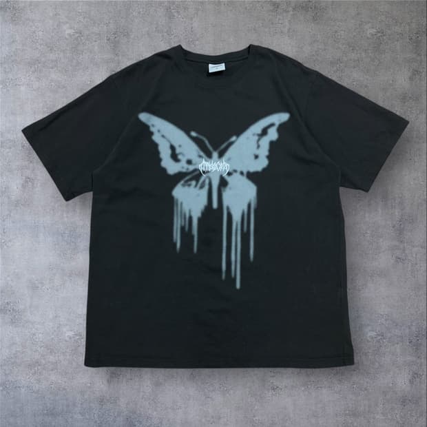 마하그리드 버터플라이 빅러고 차콜 반팔티