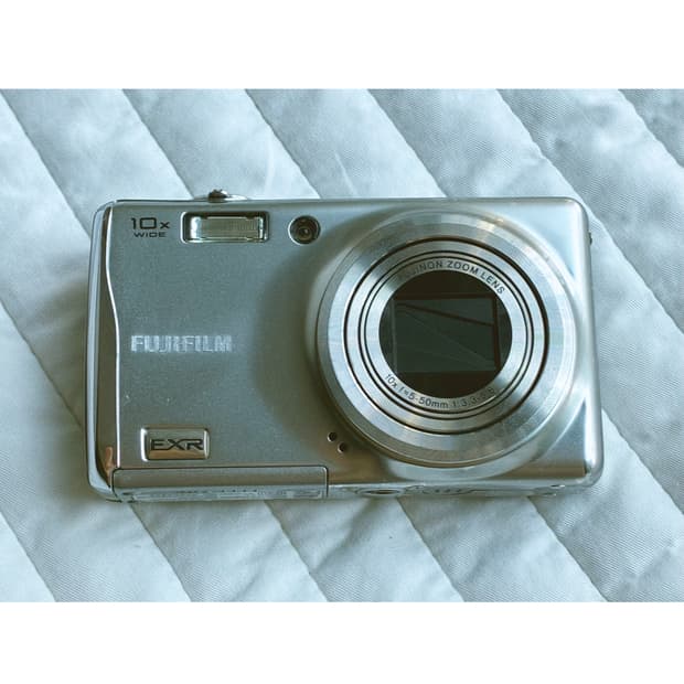 후지필름 파인픽스 f70exr 실버 디카