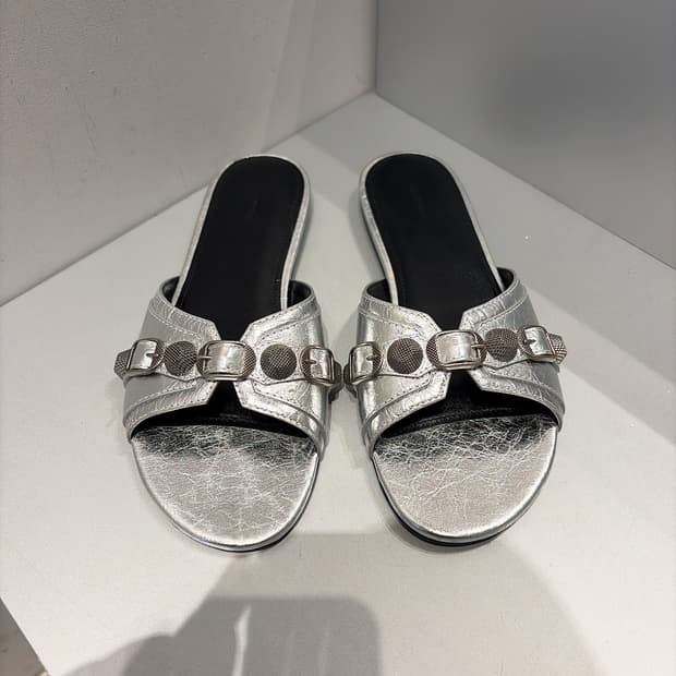 (정품/새상품) 발렌시아가 여성 메탈릭 실버 카골 뮬 샌들