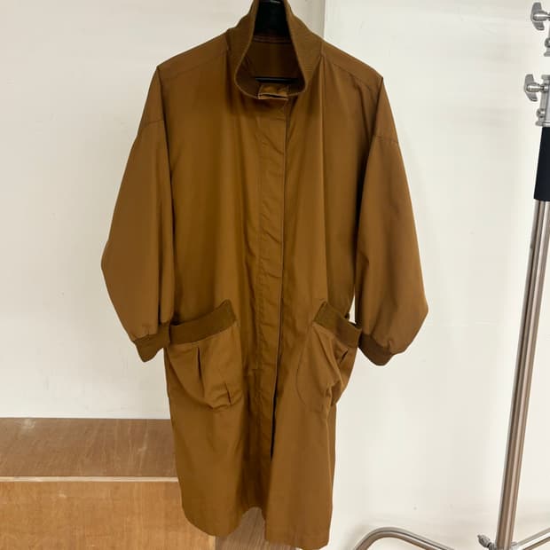 이세이미야케 디자인스튜디오 브라운 하이넥 롱 코트