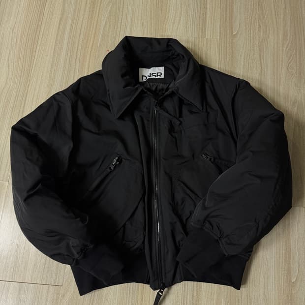 (L) DNSR 플라이트 크롭 덕다운 패딩 점퍼 블랙