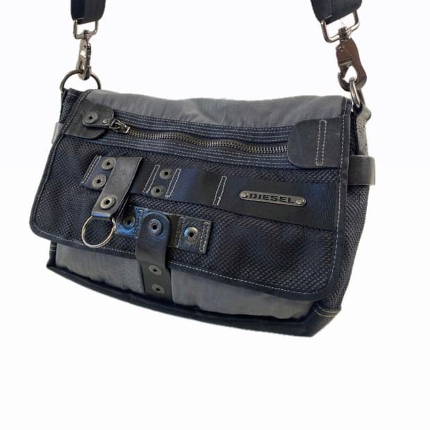 디젤 시그니처 레더 플랩 메신저백 크로스백