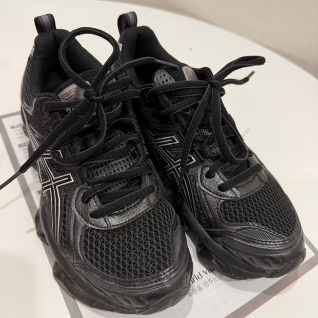 아식스 젤 퀀텀 키네틱 235