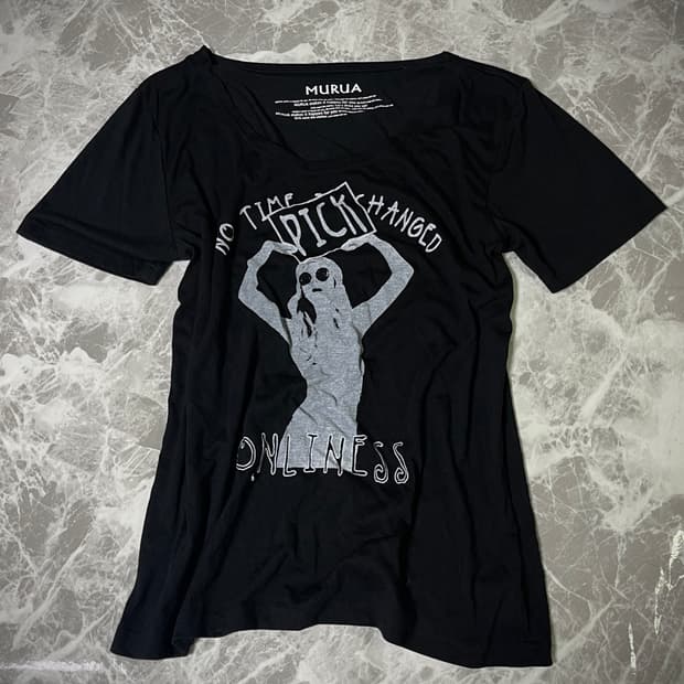 Deep u neck sleeve t