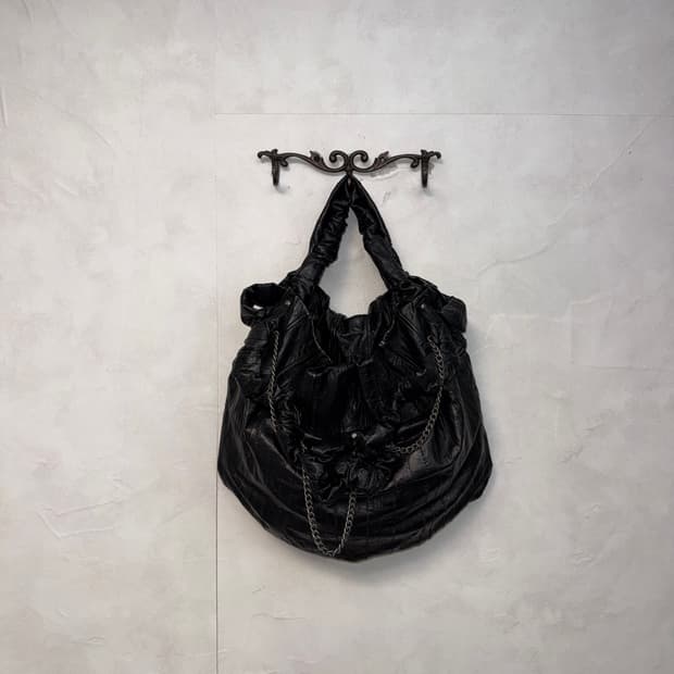 Black knotted chain leather tote bag