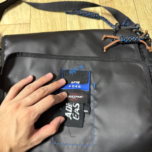 아더에러x이스트팩 숄더백 판매