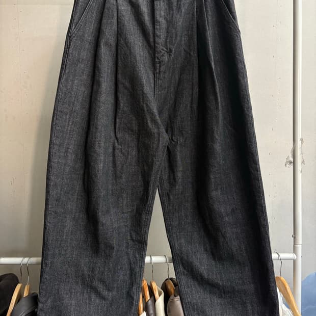 유스 커브드 흑청 데님 팬츠