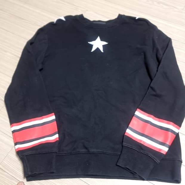 일본제 지방시 블랙 스타 기모 맨투맨 티셔츠(100-105)