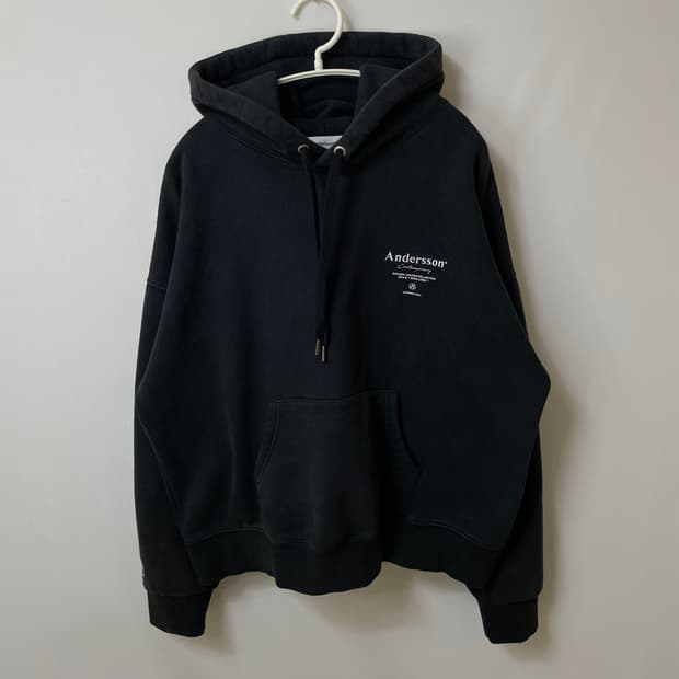[ L ] 앤더슨벨 레터링 빅로고 후드티