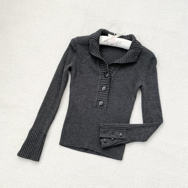 코이세이오st 그레이 울 버튼 니트