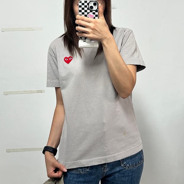 꼼데가르송 레드 하트와펜 반팔 티셔츠
