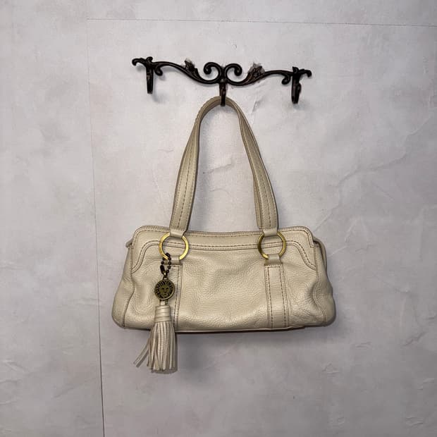 Anne Klein ivory stitch tassel 숄더백 