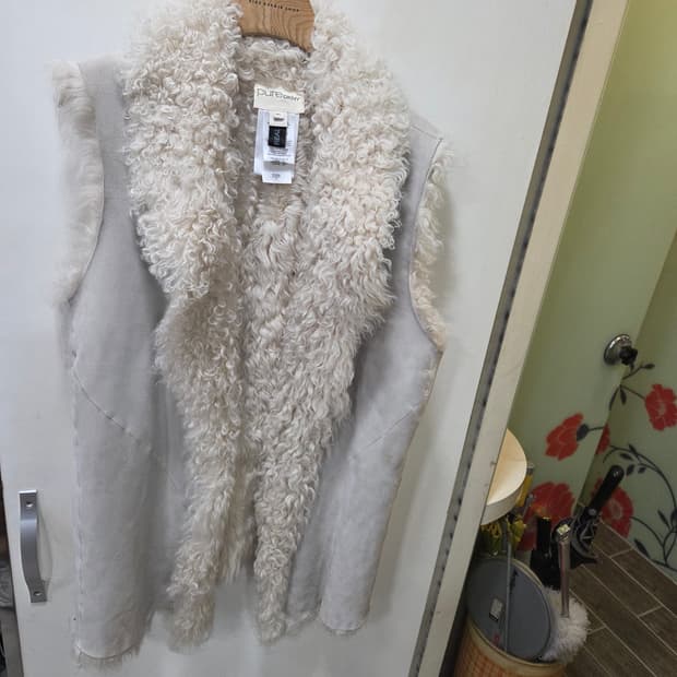 DKNY 리얼 무스탕 베스트