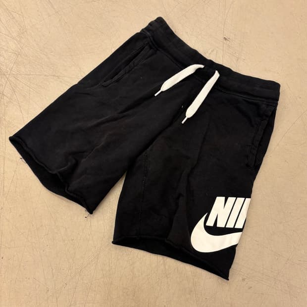 나이키 빅로고 하프팬츠