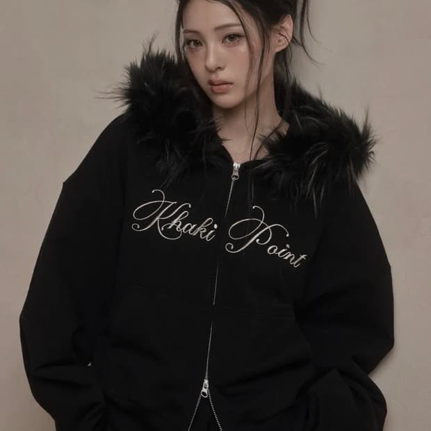 Lettering Fur Hood Zip-up (black)